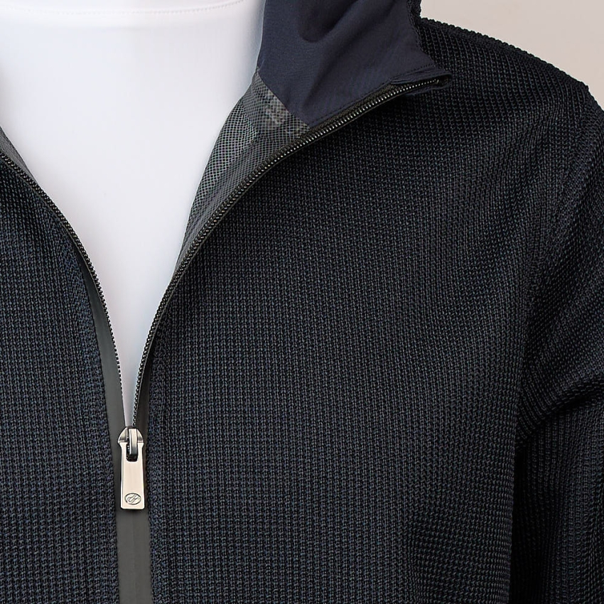 CAZADORA CAPUCHA 'TRICOTECH' MEMBRANA TECNICA...